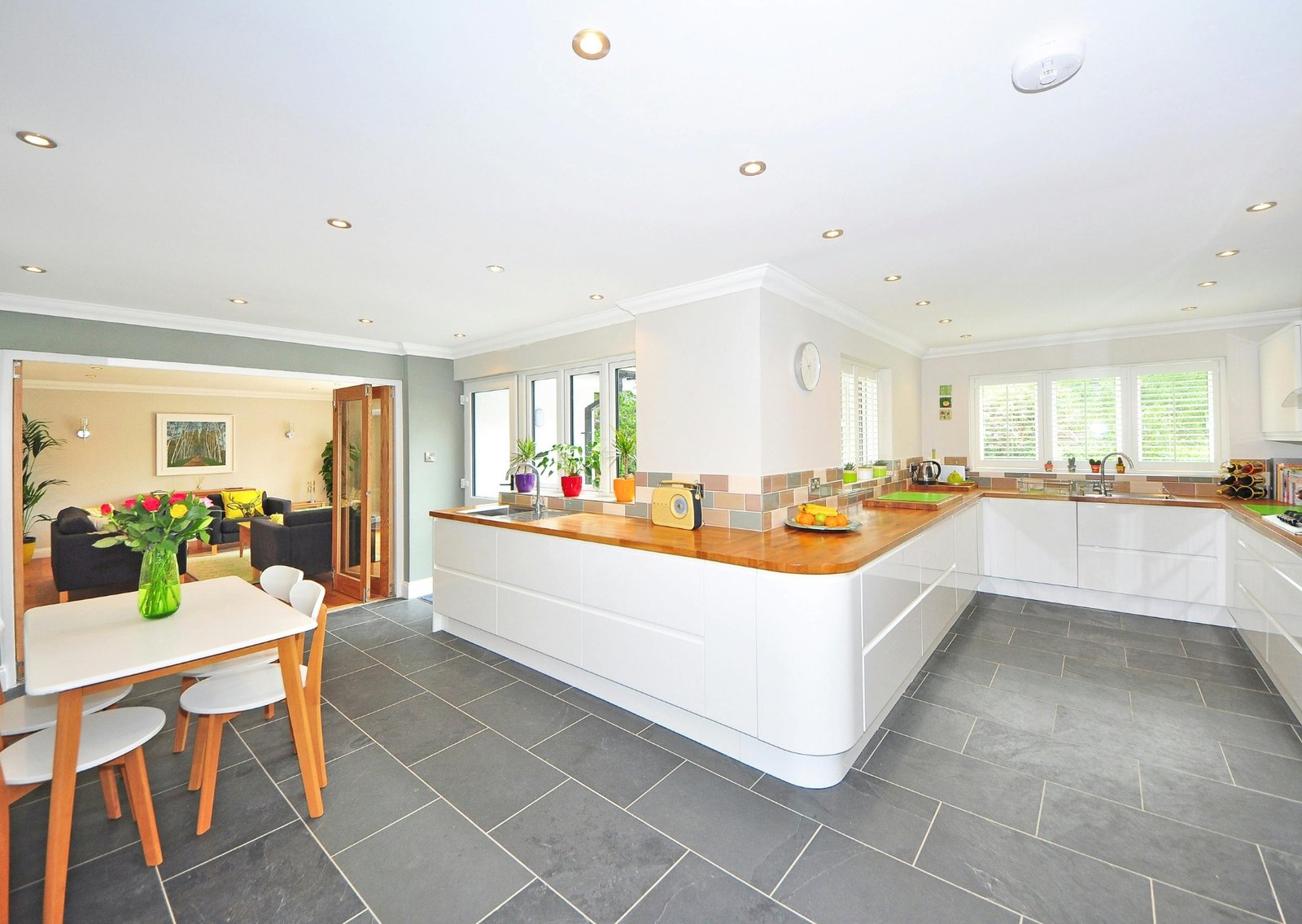Kitchen Cabinet Refinishing Project – Professional, Durable, and Cost-Effective