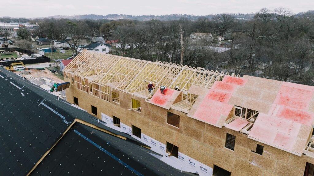 House framing and roof construction in Toronto by BLX Design Renovation Construction